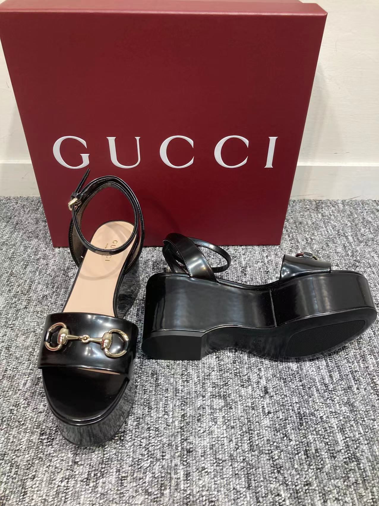 Gucci Waterproof Platform Sandals In Black