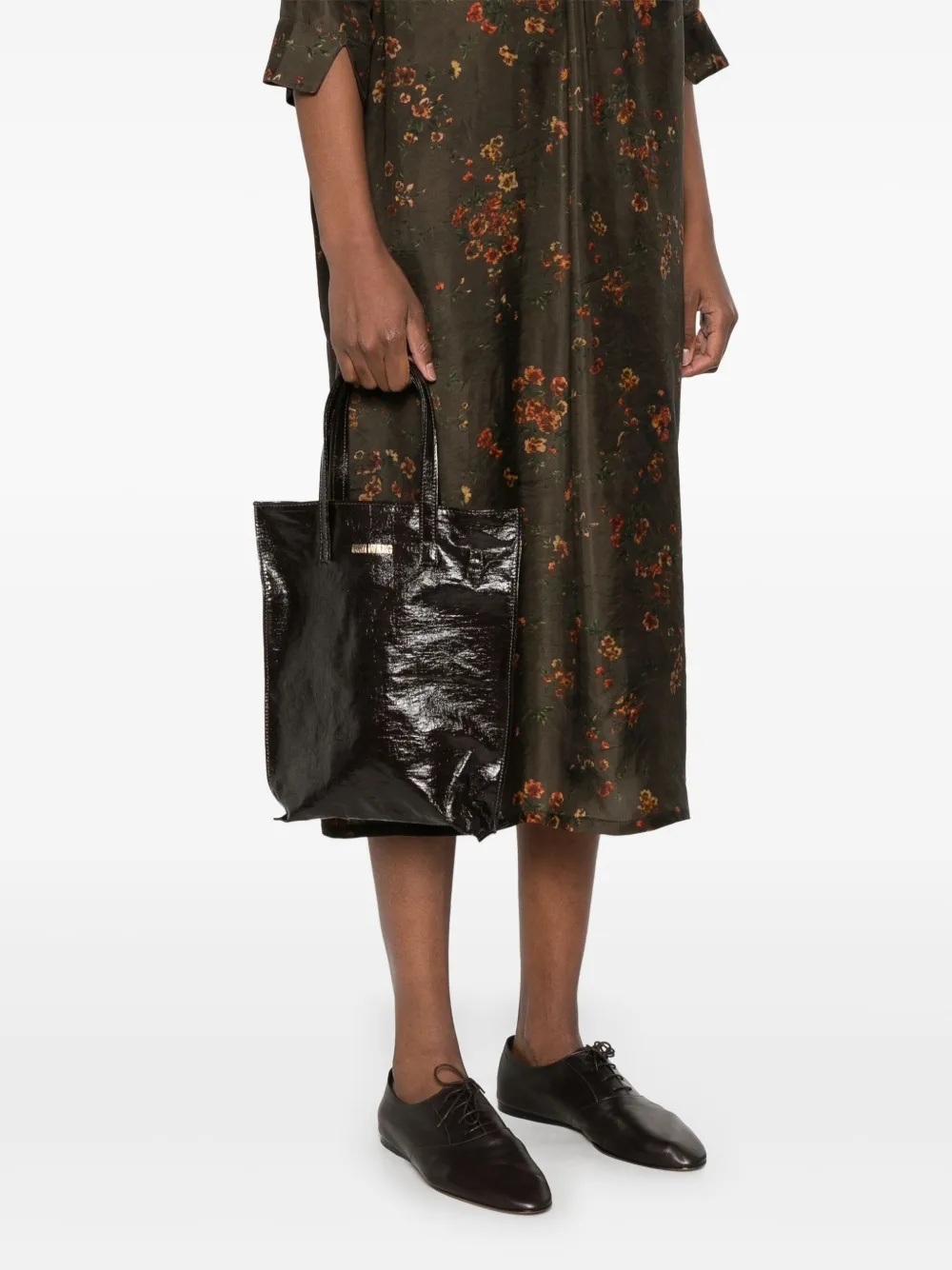 Uma Wang Carry A Handbag With Both Hands In Black