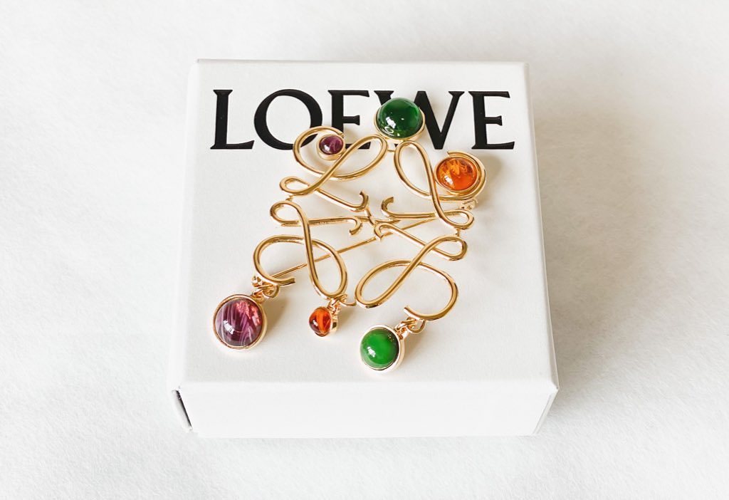 Loewe Small Anagram Brooch In Metal In Yellow