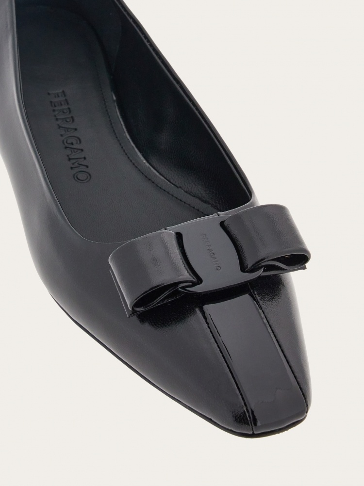Ferragamo Black Leather Siwar Ballerina Flats In Black