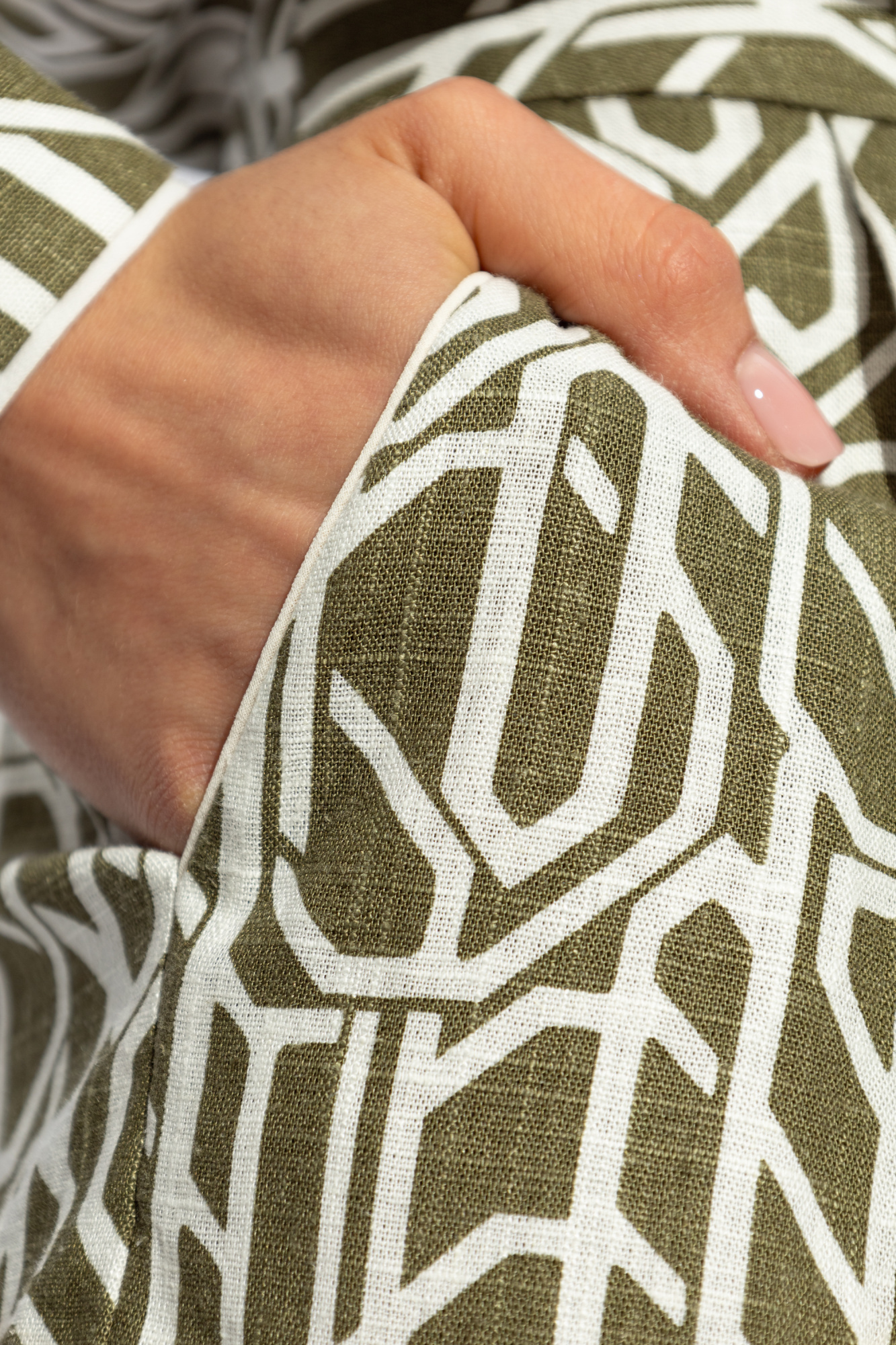 Shop Diane Von Furstenberg Abstract-pattern Linen Shorts In Green