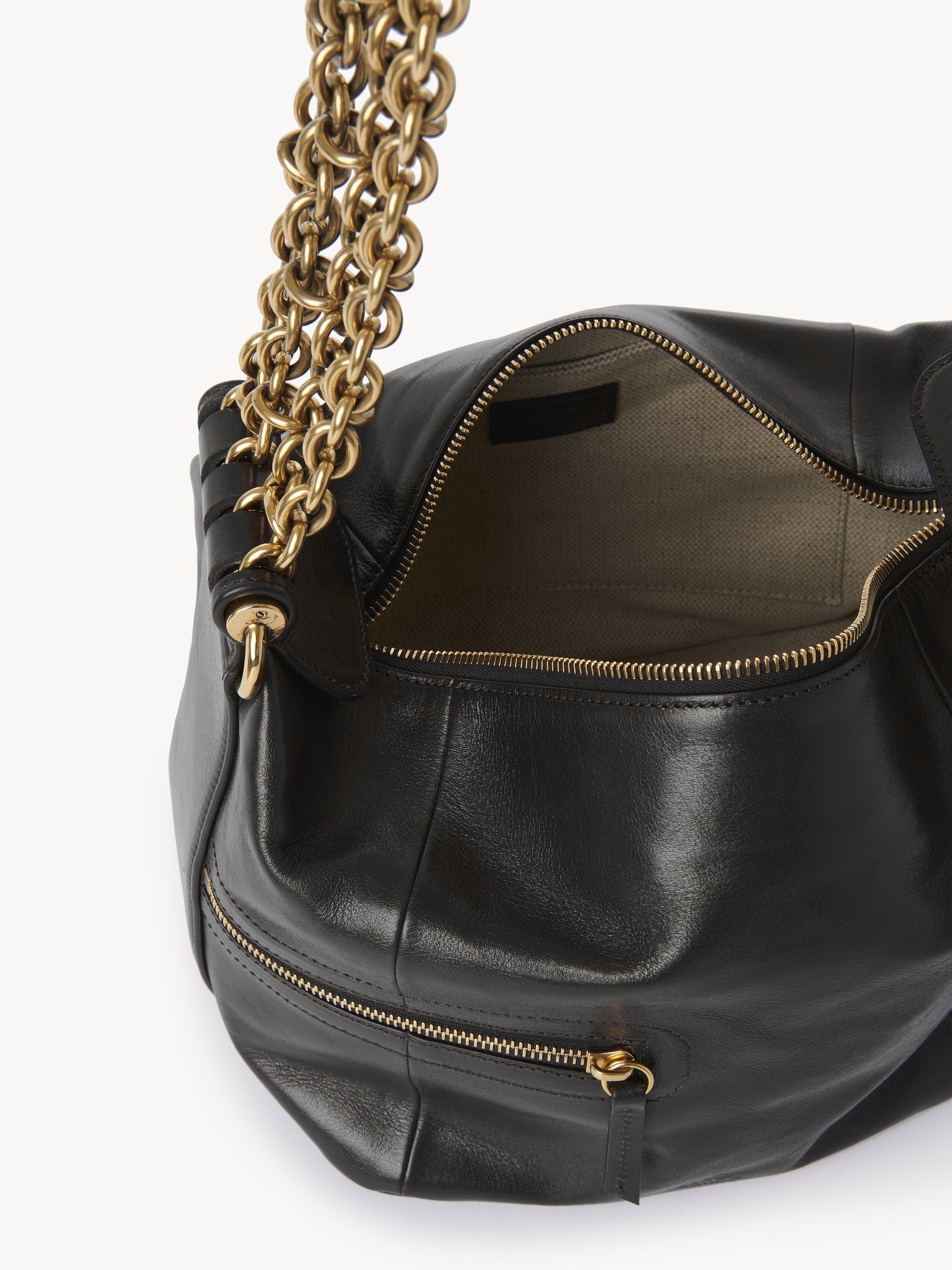 Chloé Zippered Shoulder Bag In Black