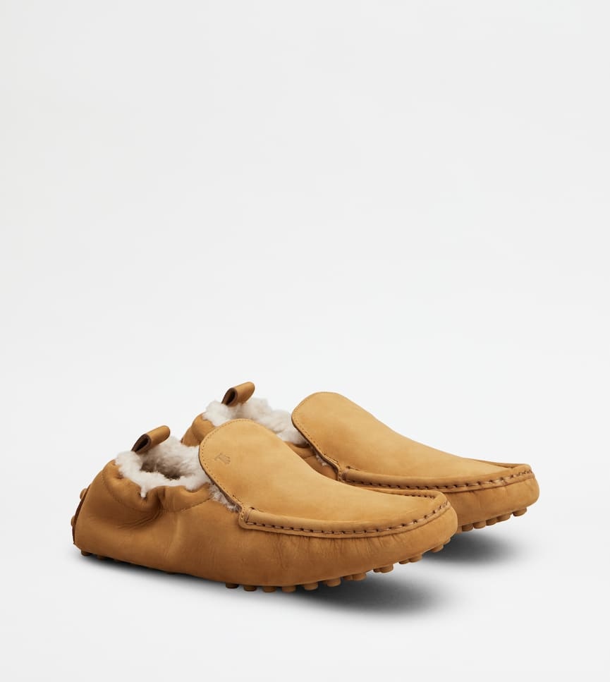 Tod's Glove Gommino Driving Shoes In Nubuck In Brown