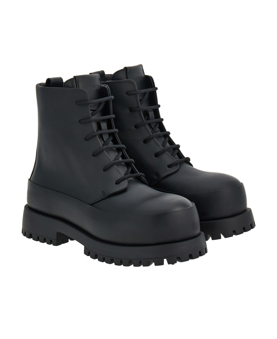 Ferragamo Salvatore Round-toe Tank-sole Ankle Boots In Black