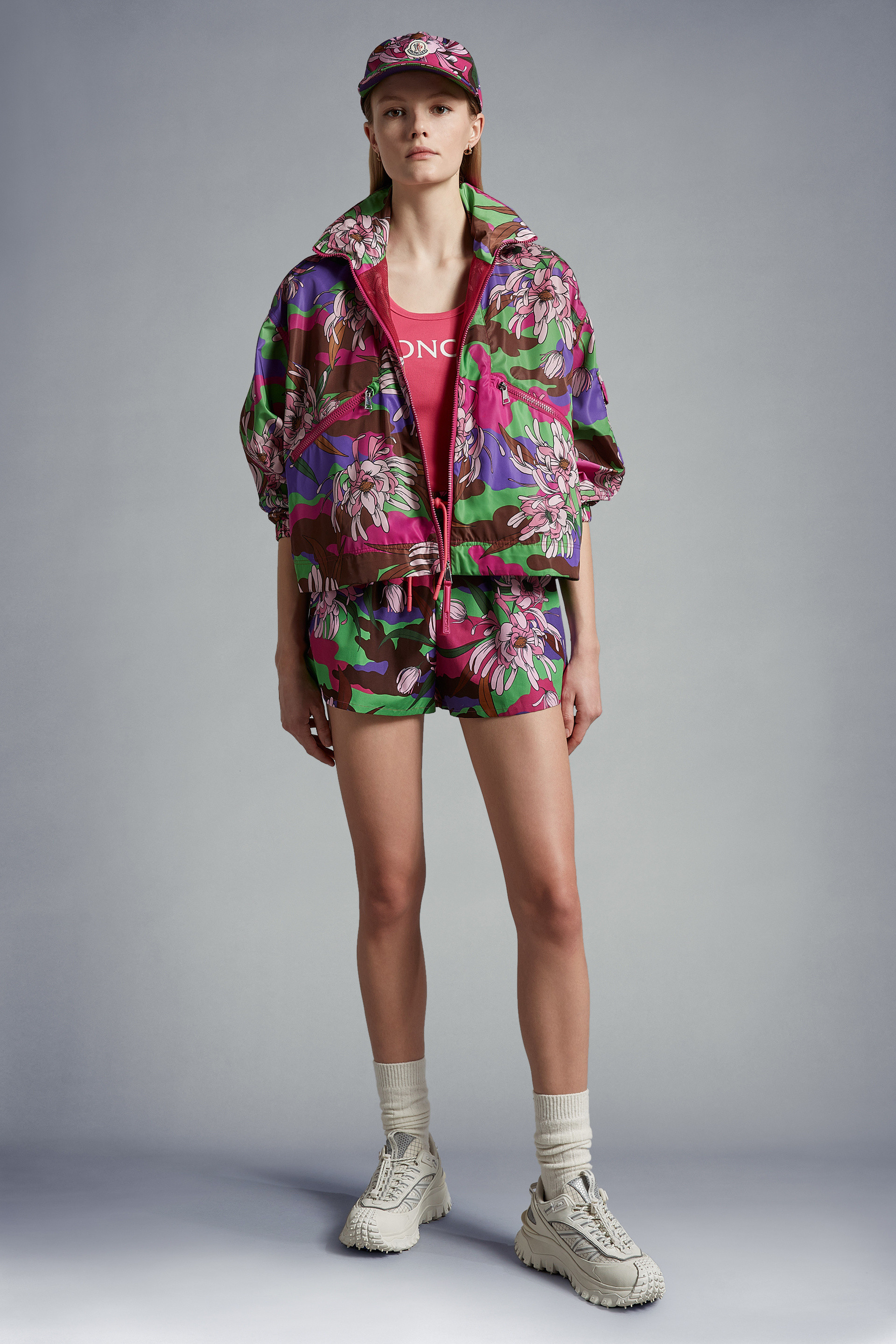 Moncler Floral-print Drawstring Shorts In Black