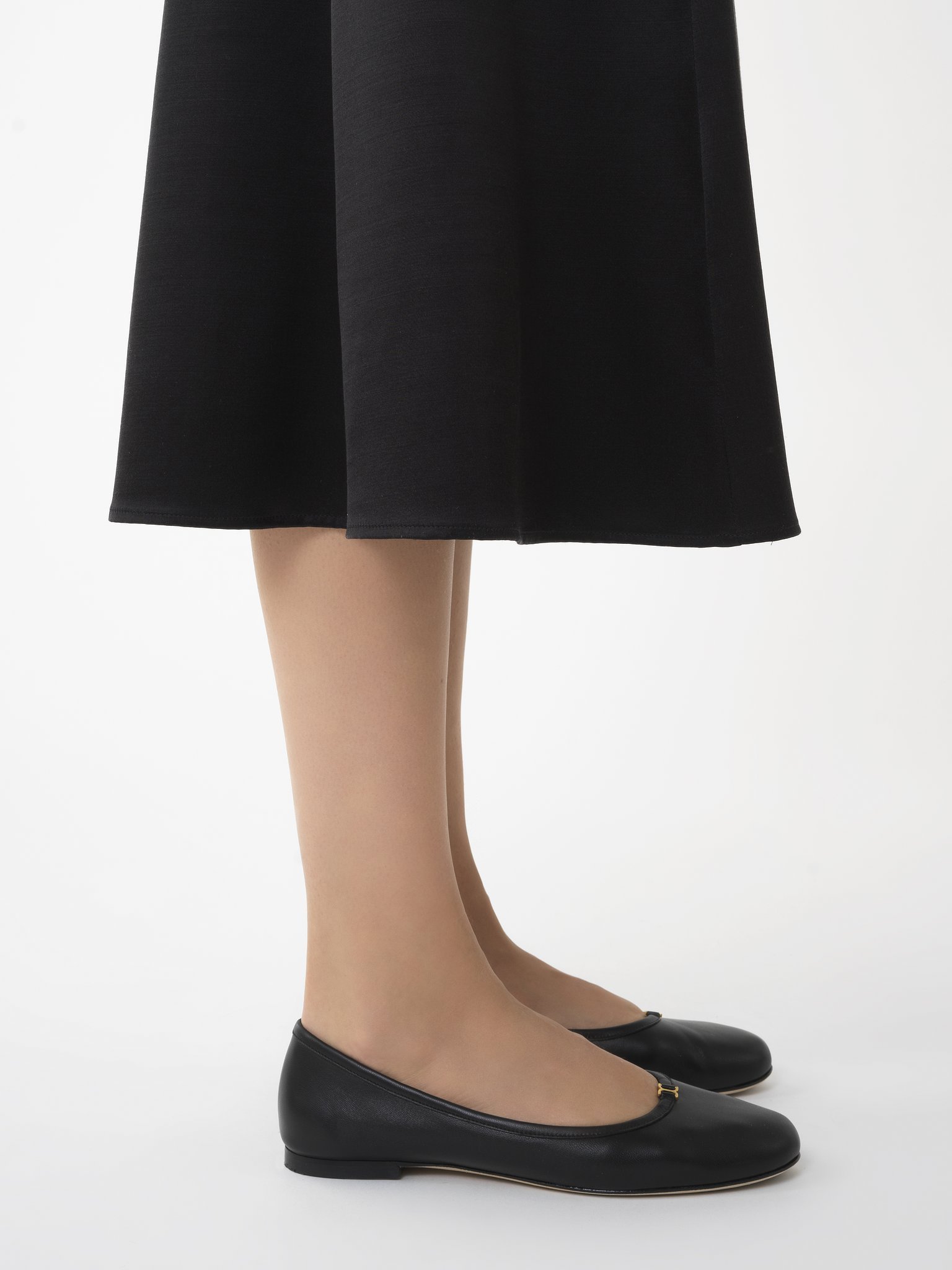 Shop Chloé Marcie Round-toe Ballet Flats In Black