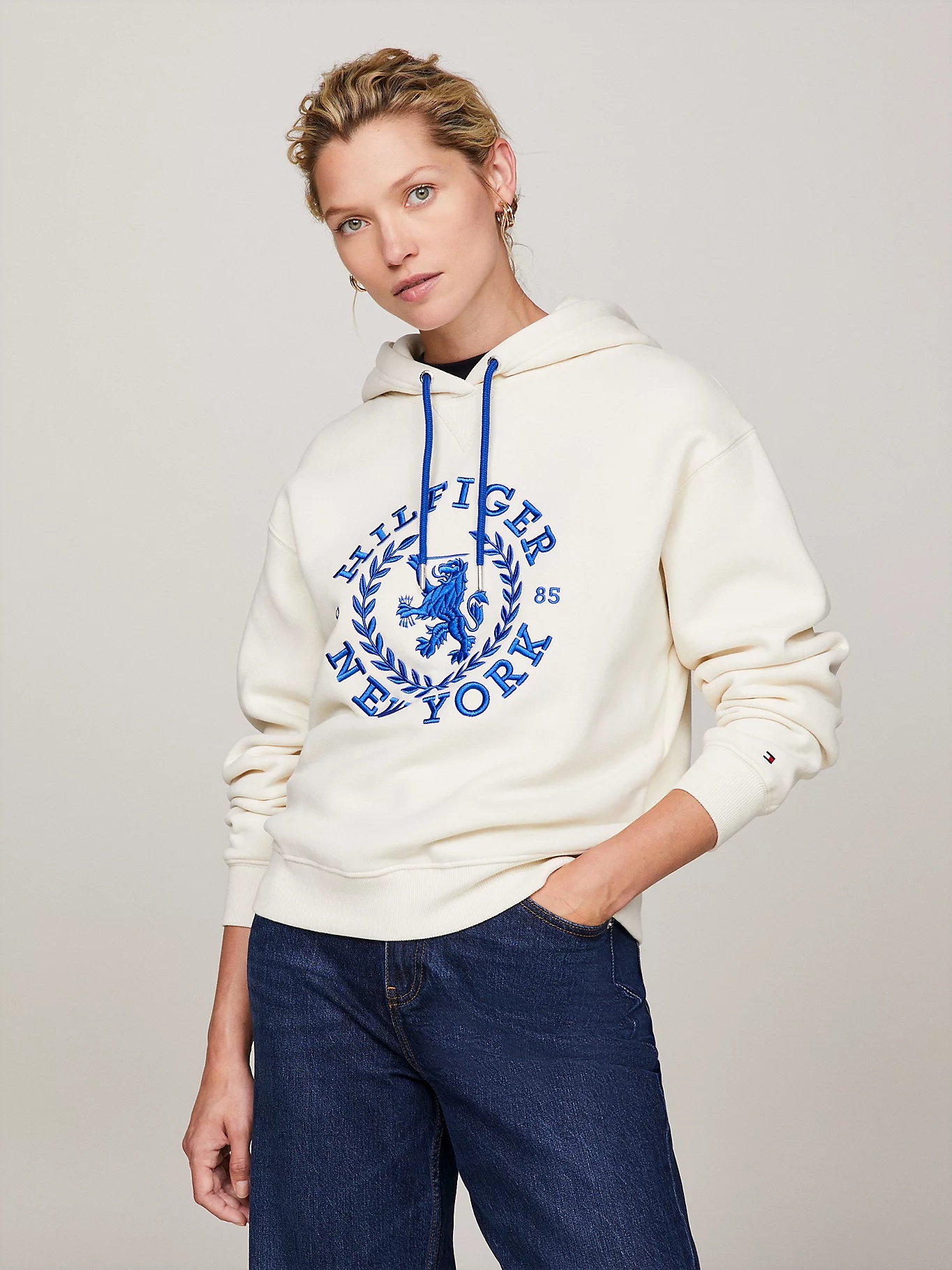 Shop Tommy Hilfiger Long-sleeved Hooded Sweater In White