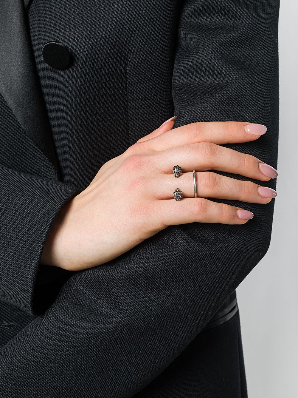 Alexander Mcqueen Skull Motif Twin Ring In Gray