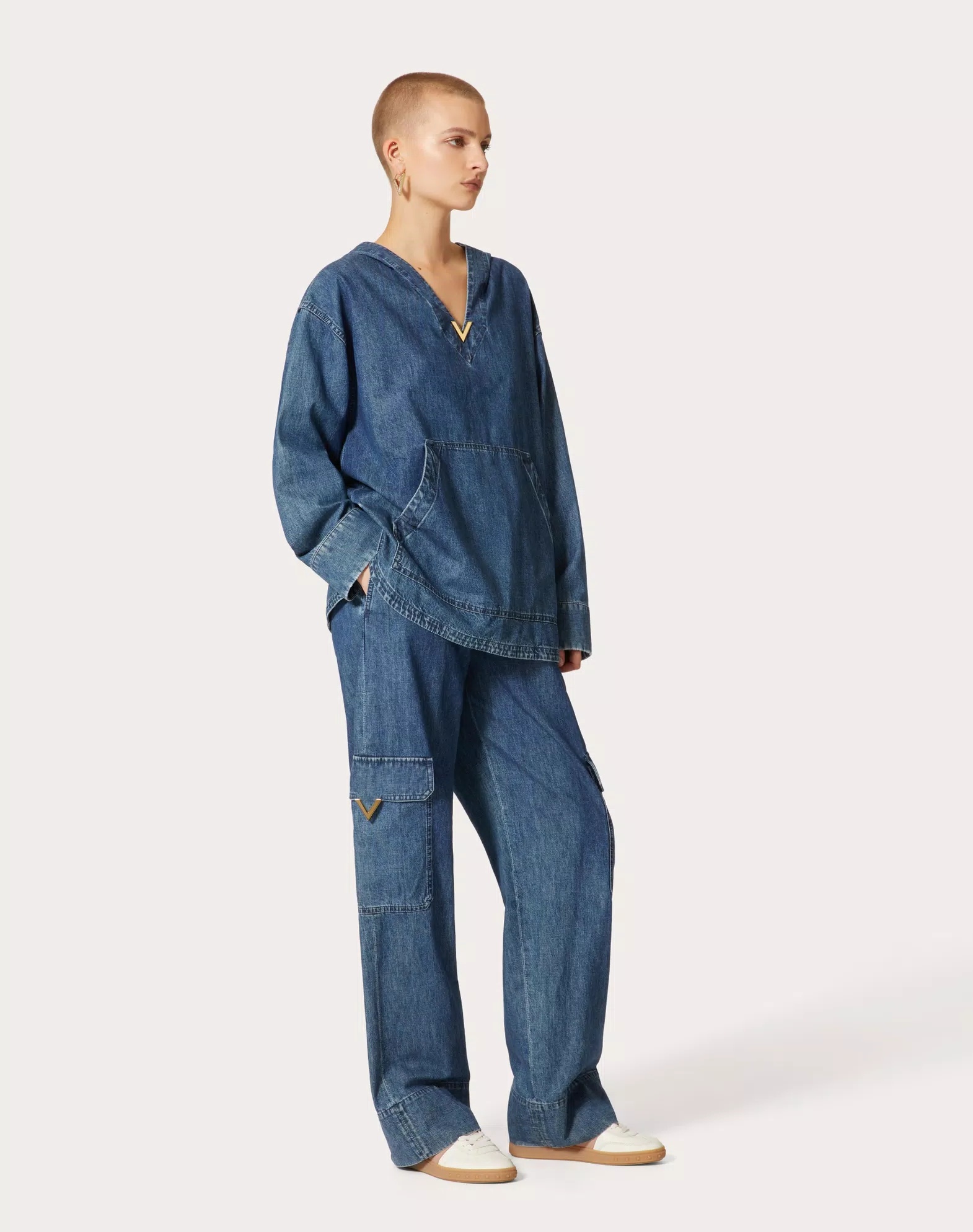 Valentino Vlogo-plaque Cargo Jeans In Blue