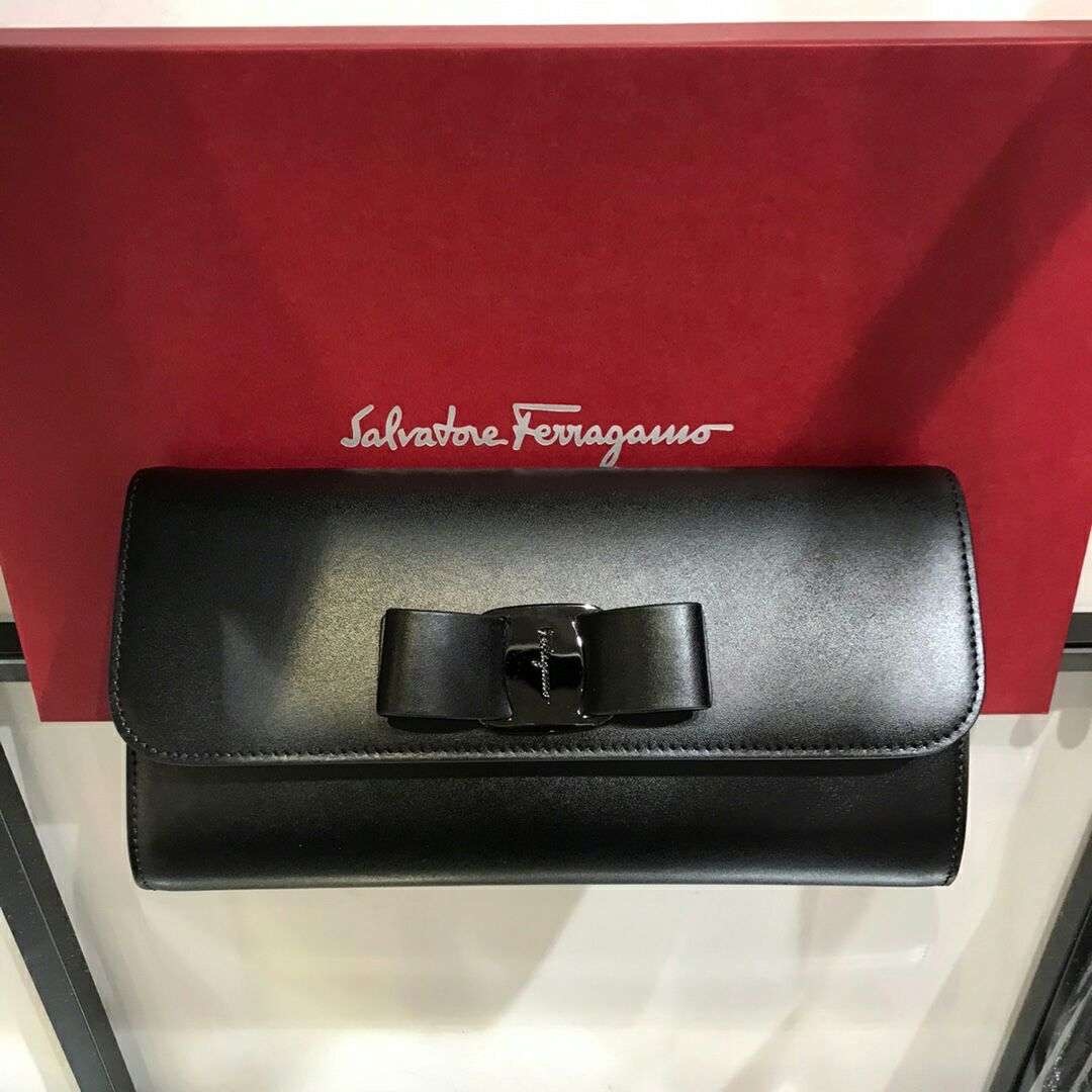Ferragamo Bowknot Shoulder Bag In Black