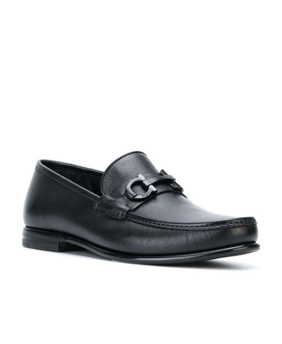 Shop Ferragamo Logo Business Casual Shoes In Black