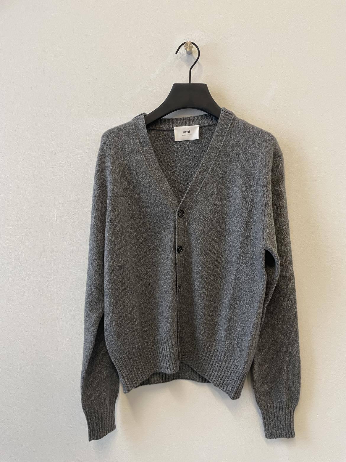 AMI ALEXANDRE MATTIUSSI AMI PARIS AMI DE COEUR V-NECK BUTTONED CARDIGAN