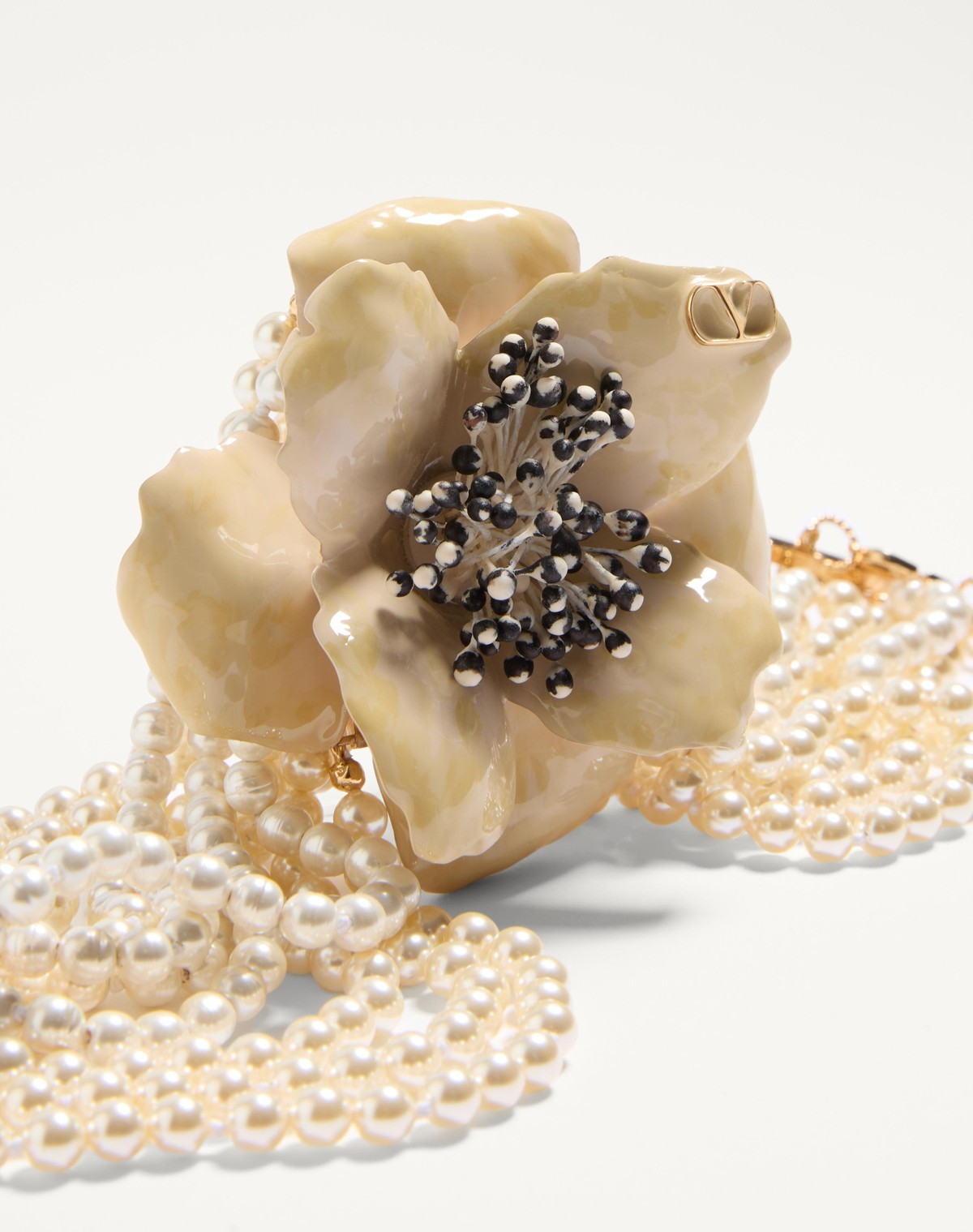 Valentino Garavani Fleur Lumineuse Necklace In Metal Enamel Pearls And Fabric Woman Gold/ivory/cream In Gold/ivory/cream/multicolored Beige
