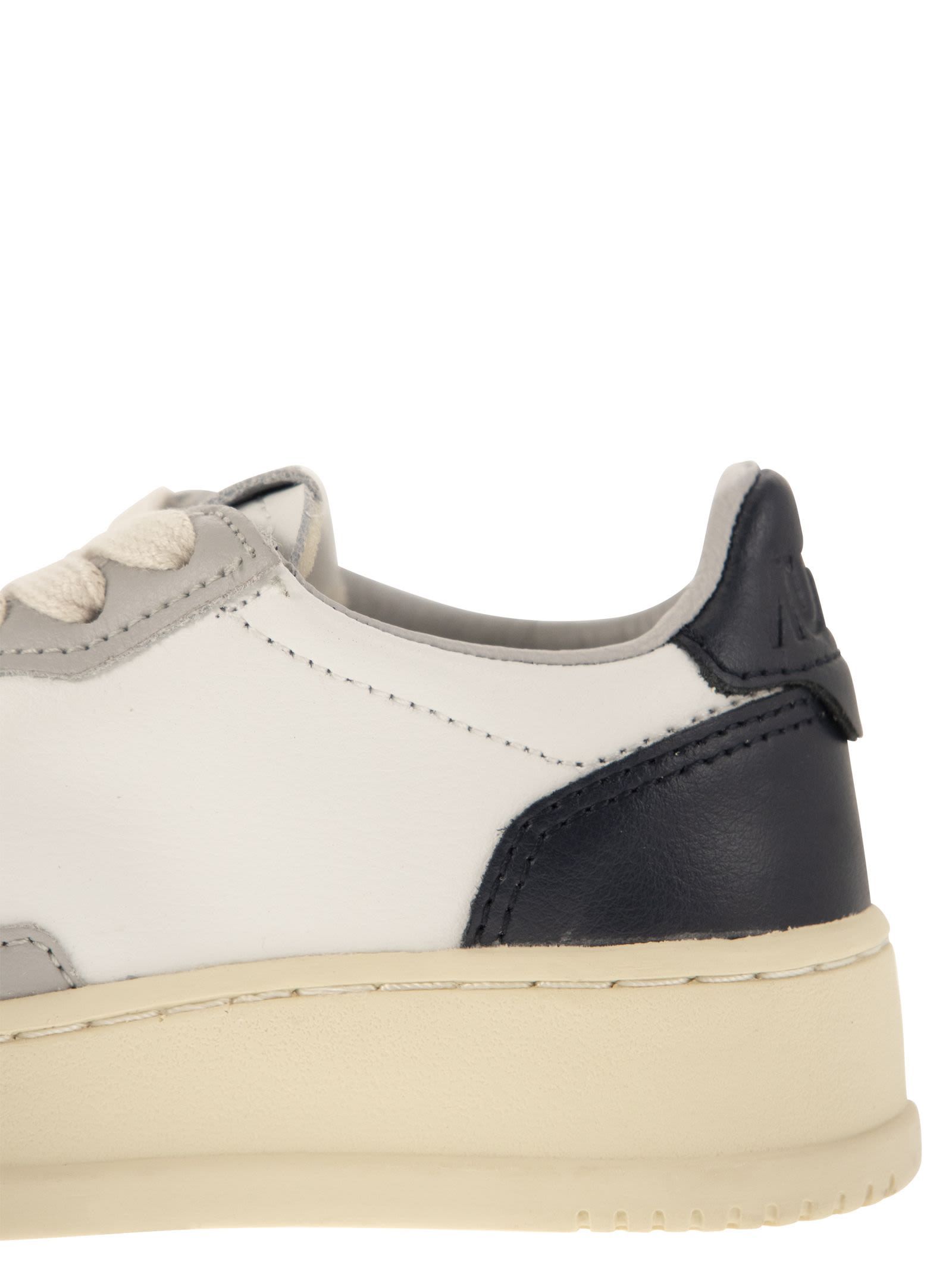 Autry Panelled Low-top Leather Sneakers In Nude