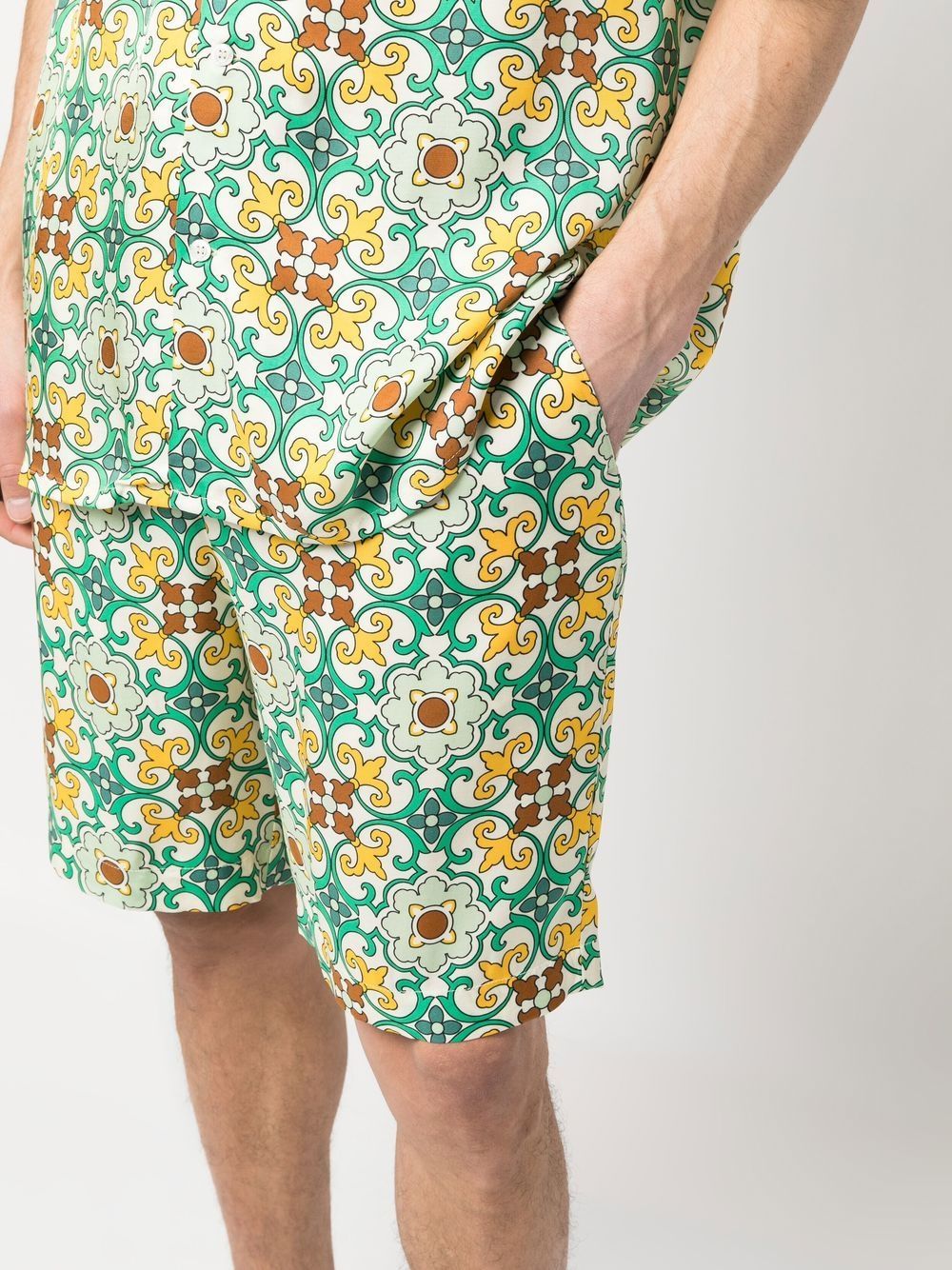 Drôle De Monsieur Multicolor Shorts Faïence With Graphic Print All-over In Green