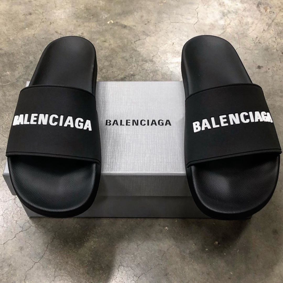 Balenciaga Logo-embossed Pool Slides In Black