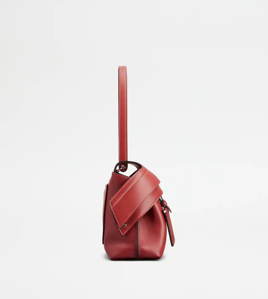 Tod's Leather Flap Shoulder Bag In Red