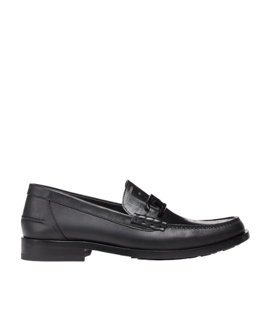 Fendi Logo-plaque Leather Loafers In Black