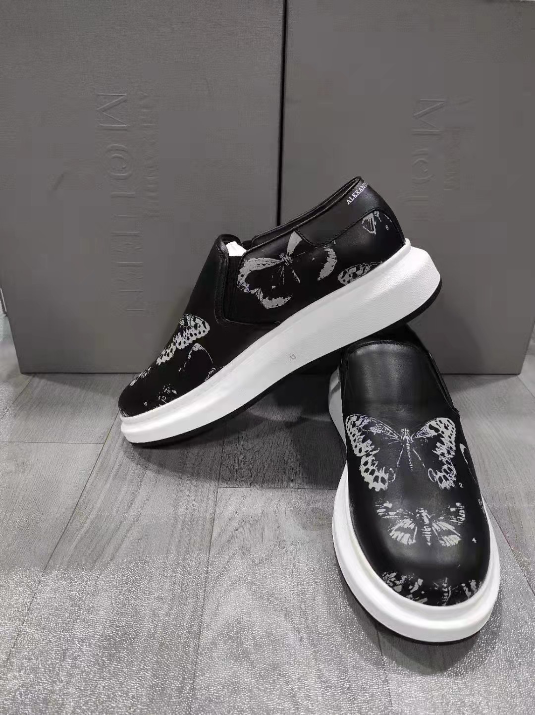 Alexander Mcqueen Butterfly Printed Sneakers In Black