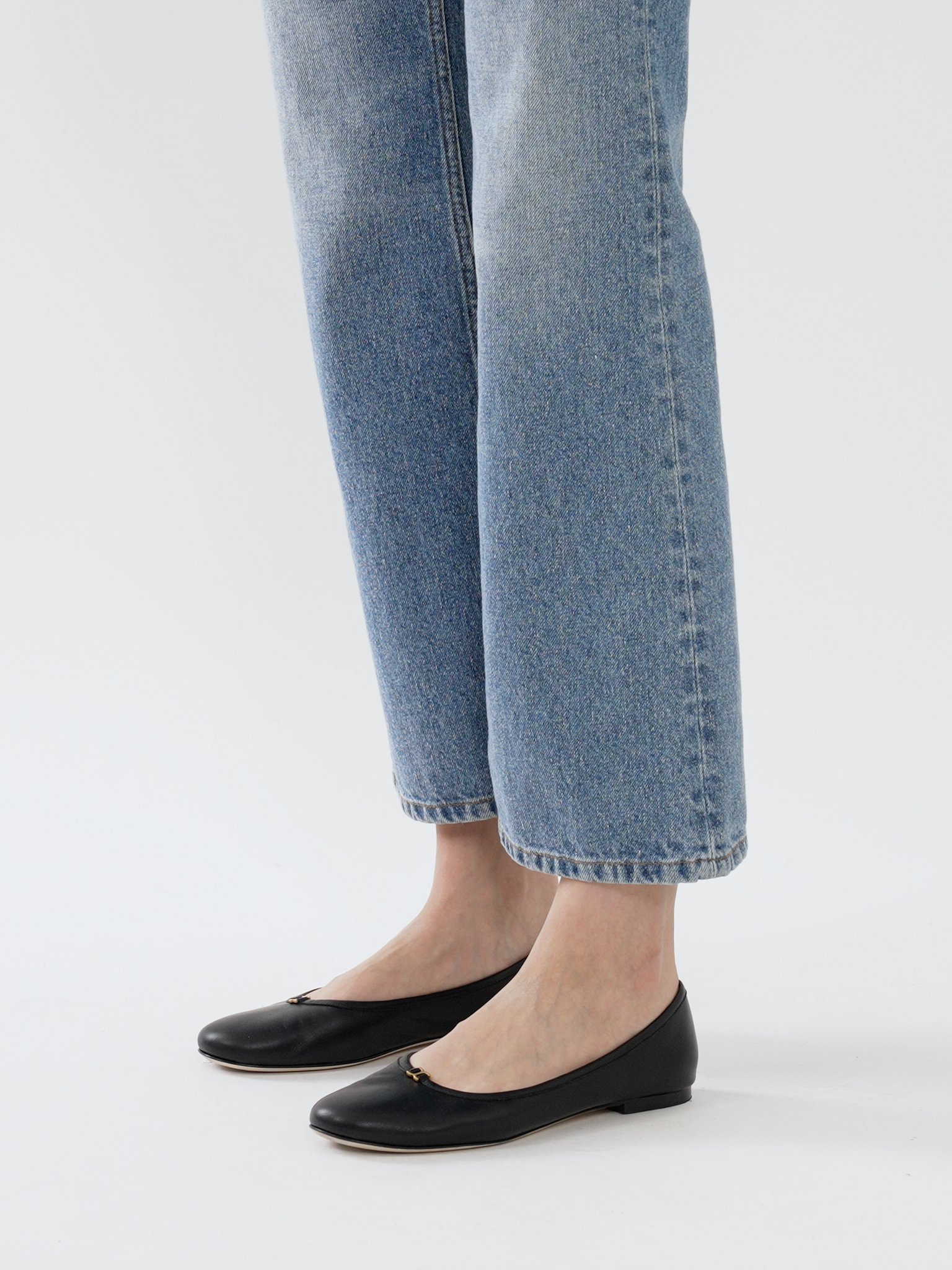 Shop Chloé Marcie Round-toe Ballet Flats In Black