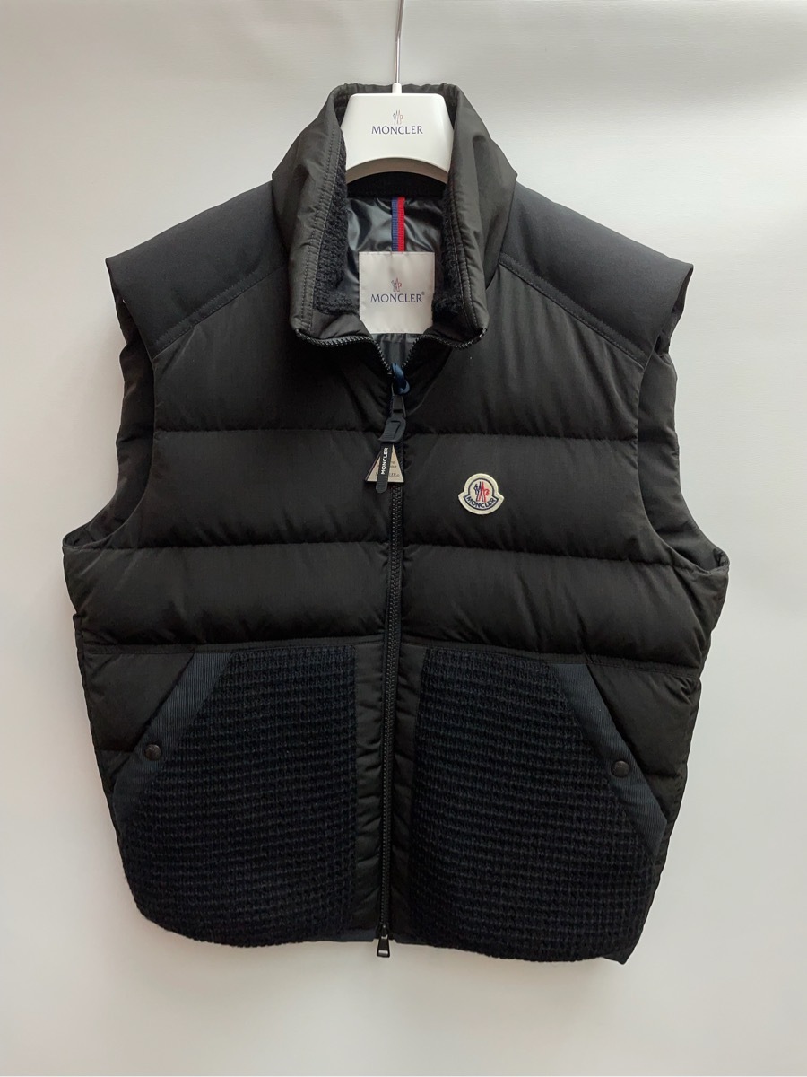 Moncler Sleevless Down Vest In Black