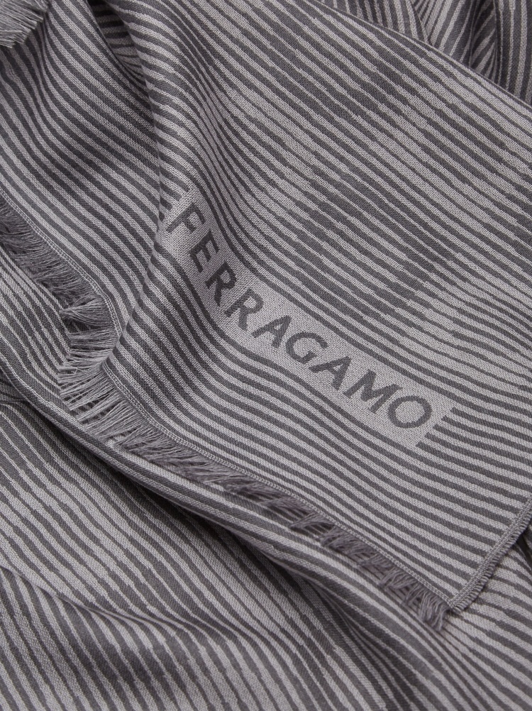 Ferragamo Salvatore Gancini-pattern Fringed-edge Scarf In Gray
