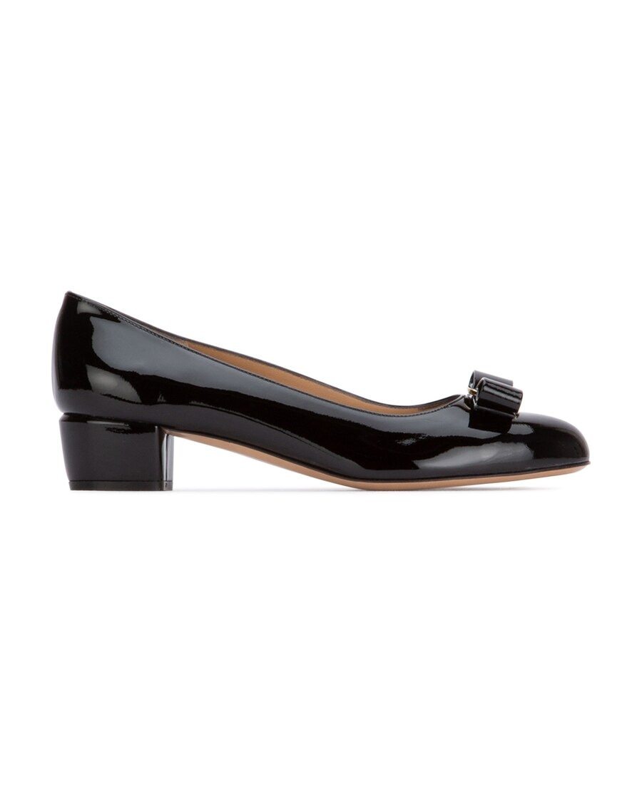 Ferragamo Vara Bow-embellished Patent-leather Pumps In Black