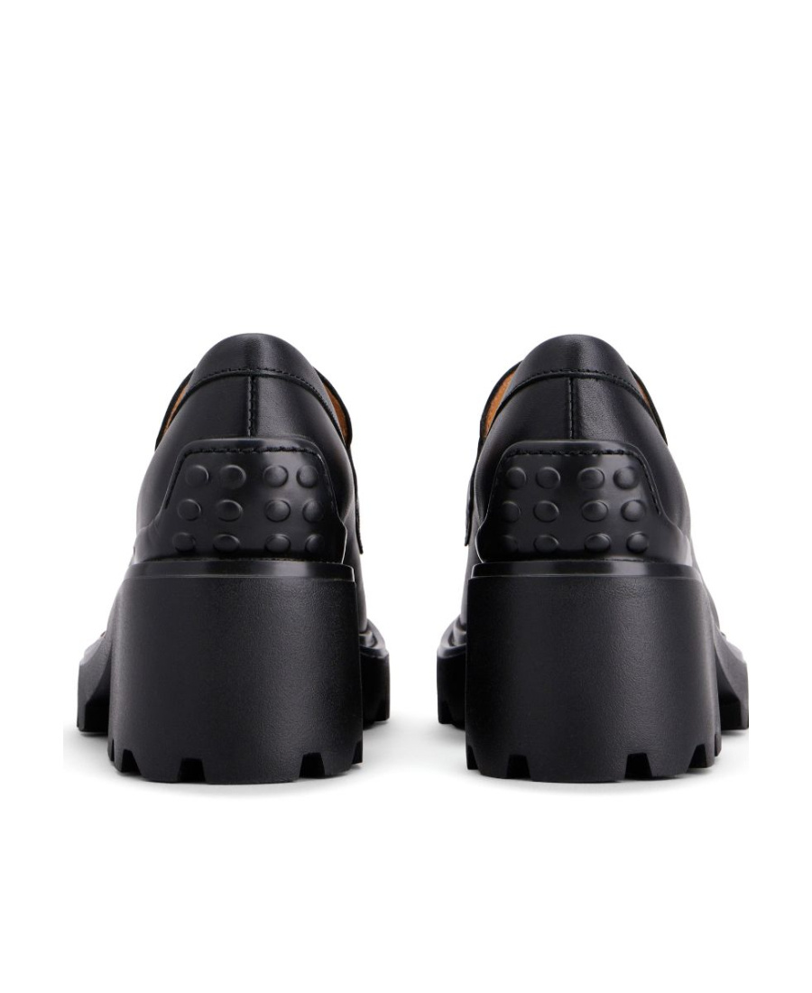 Tod's Semi-shiny Leather Heeled Loafers With Metal Chain Shoes In Black