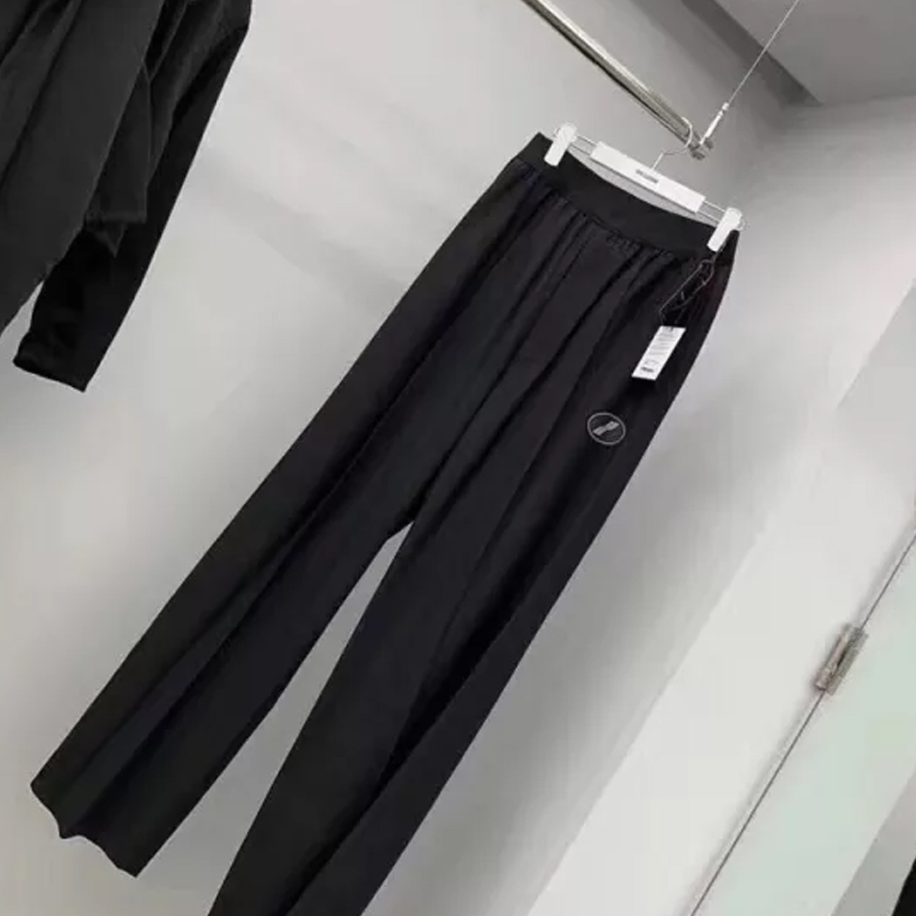 We11 Done Elasticated Wide Leg Trousers In Black