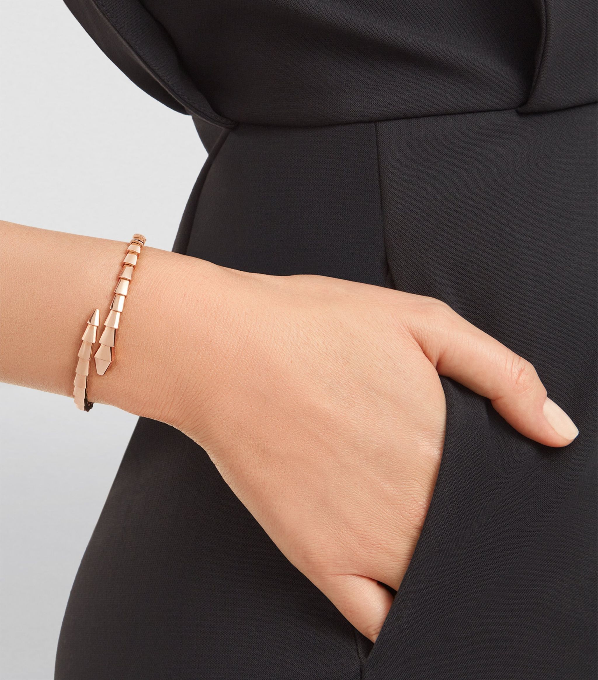 Bvlgari Womens Rose Gold Serpenti Viper 18ct Rose-gold Bangle Bracelet In Yellow