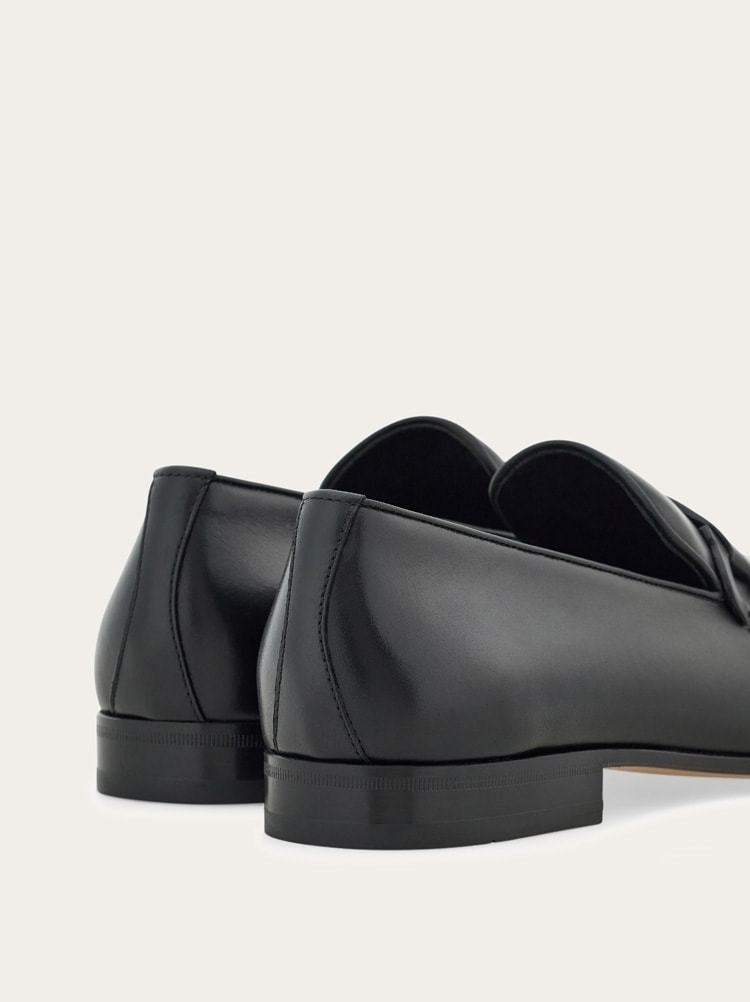 Ferragamo Bonny Gancini Leather Loafers In Black