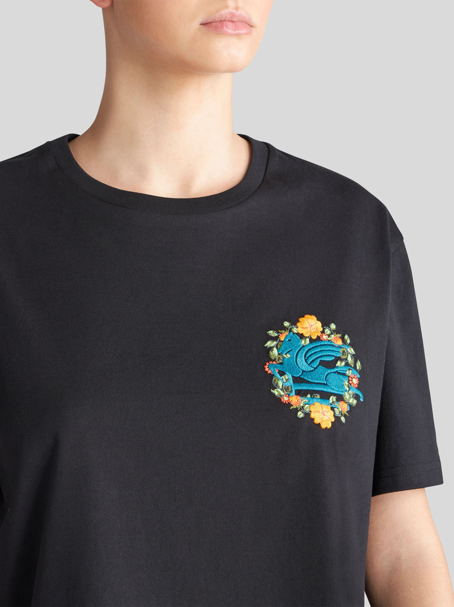 Etro Pegaso Embroidered Crewneck T-shirt In Black