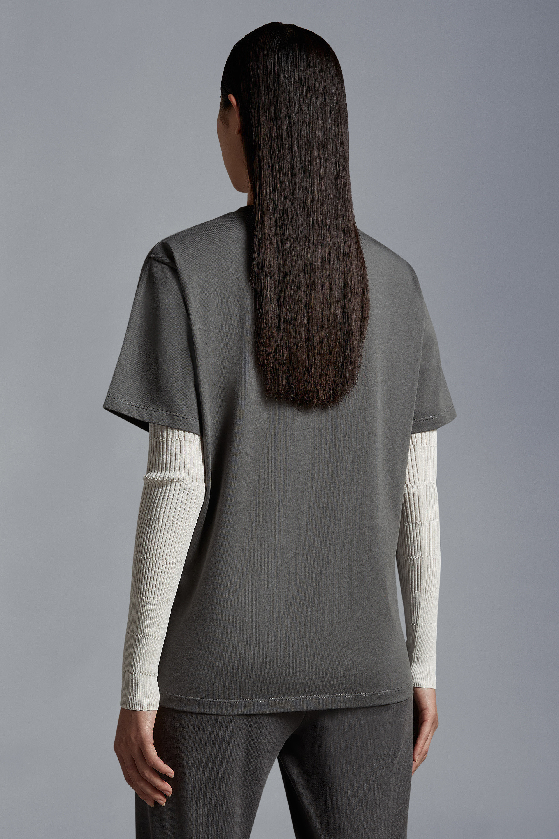 Moncler Logo Printed Crewneck T-shirt In Black