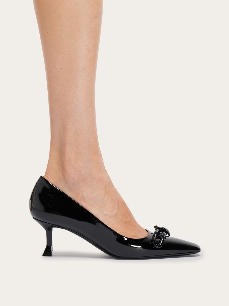 Ferragamo Asymmetrical Bow Cat Heels In Black