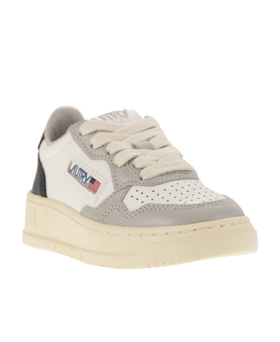 Autry Panelled Low-top Leather Sneakers In Nude