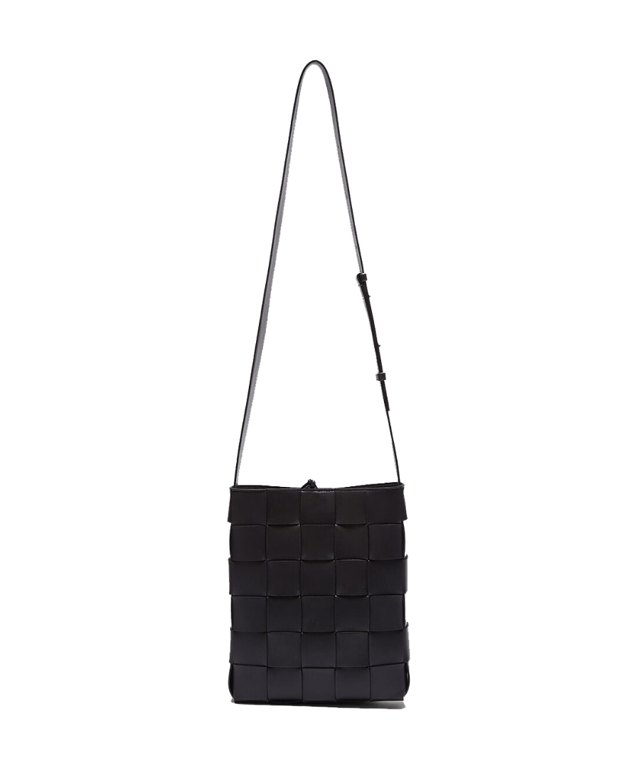 Bottega Veneta Cassette Intrecciato Shoulder Bag In Black