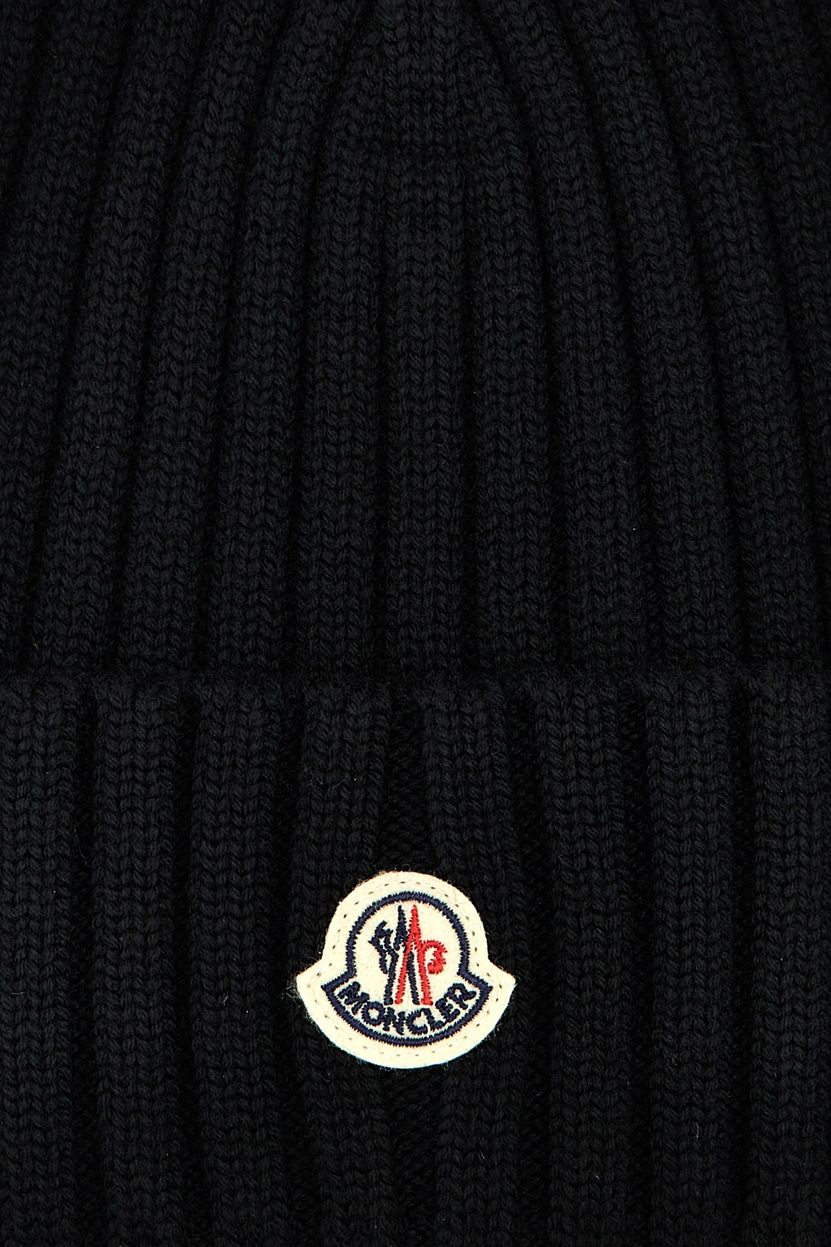 Moncler Logo Patch Ribbed Beanie In Black