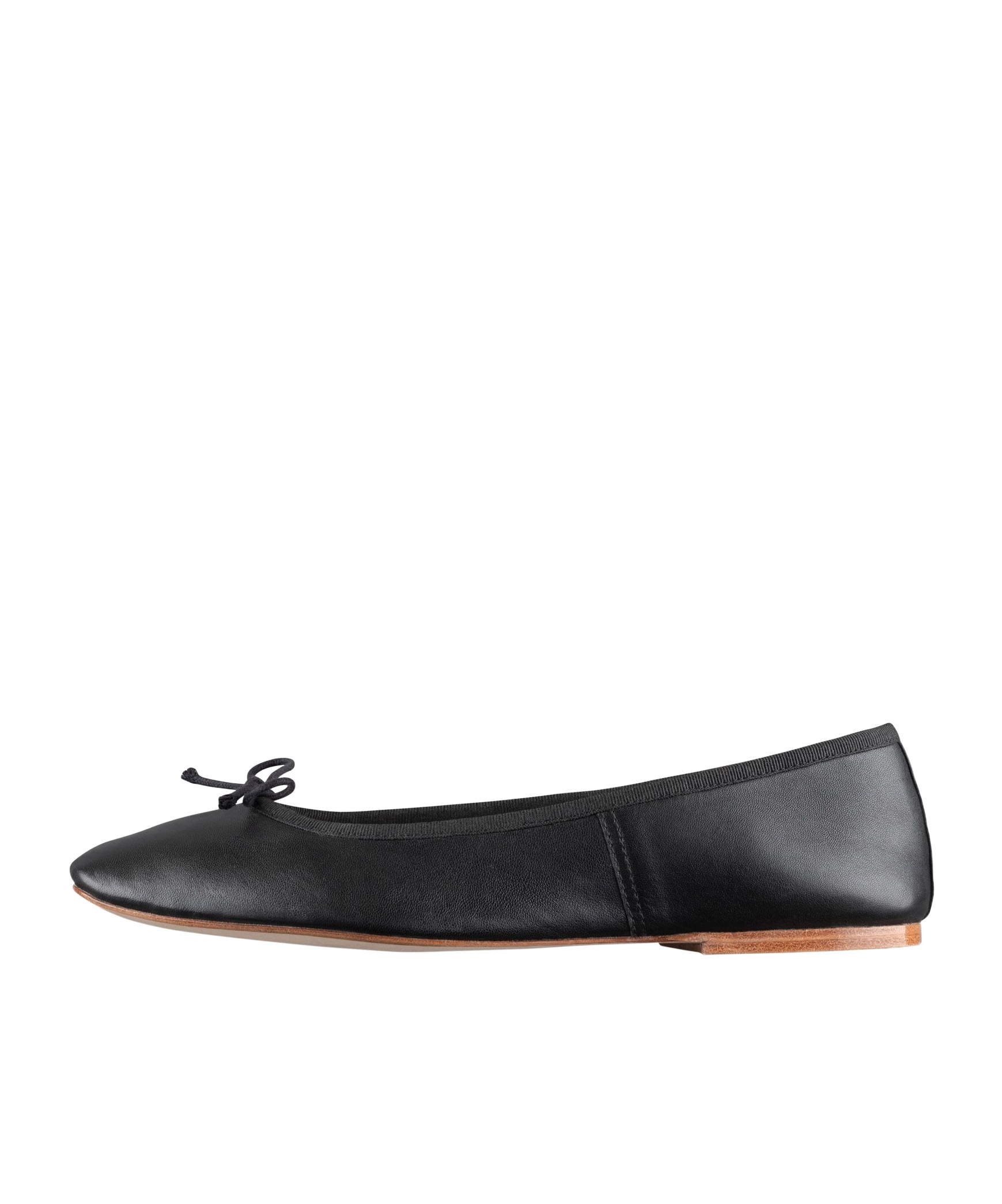 Apc Leah Leather Ballerina Shoes In Black
