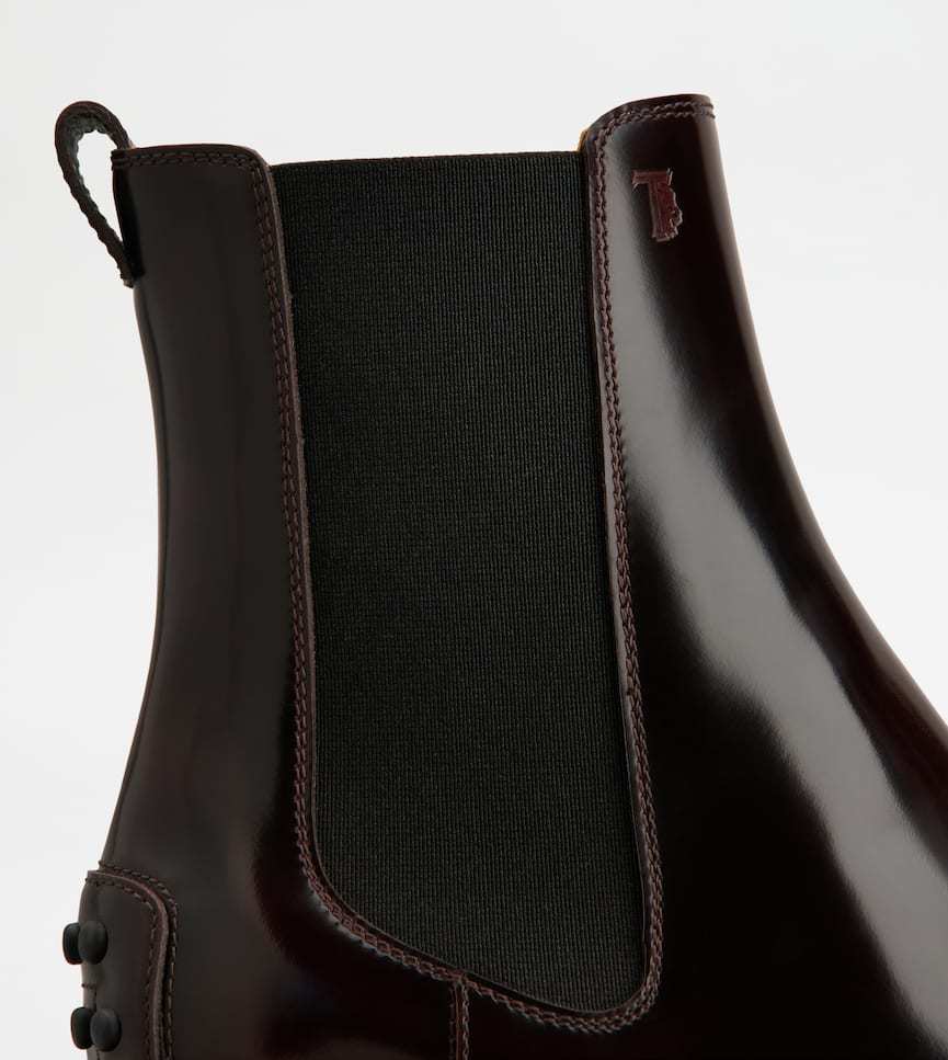Tod's Block Heel Chelsea Boots In Burgundy