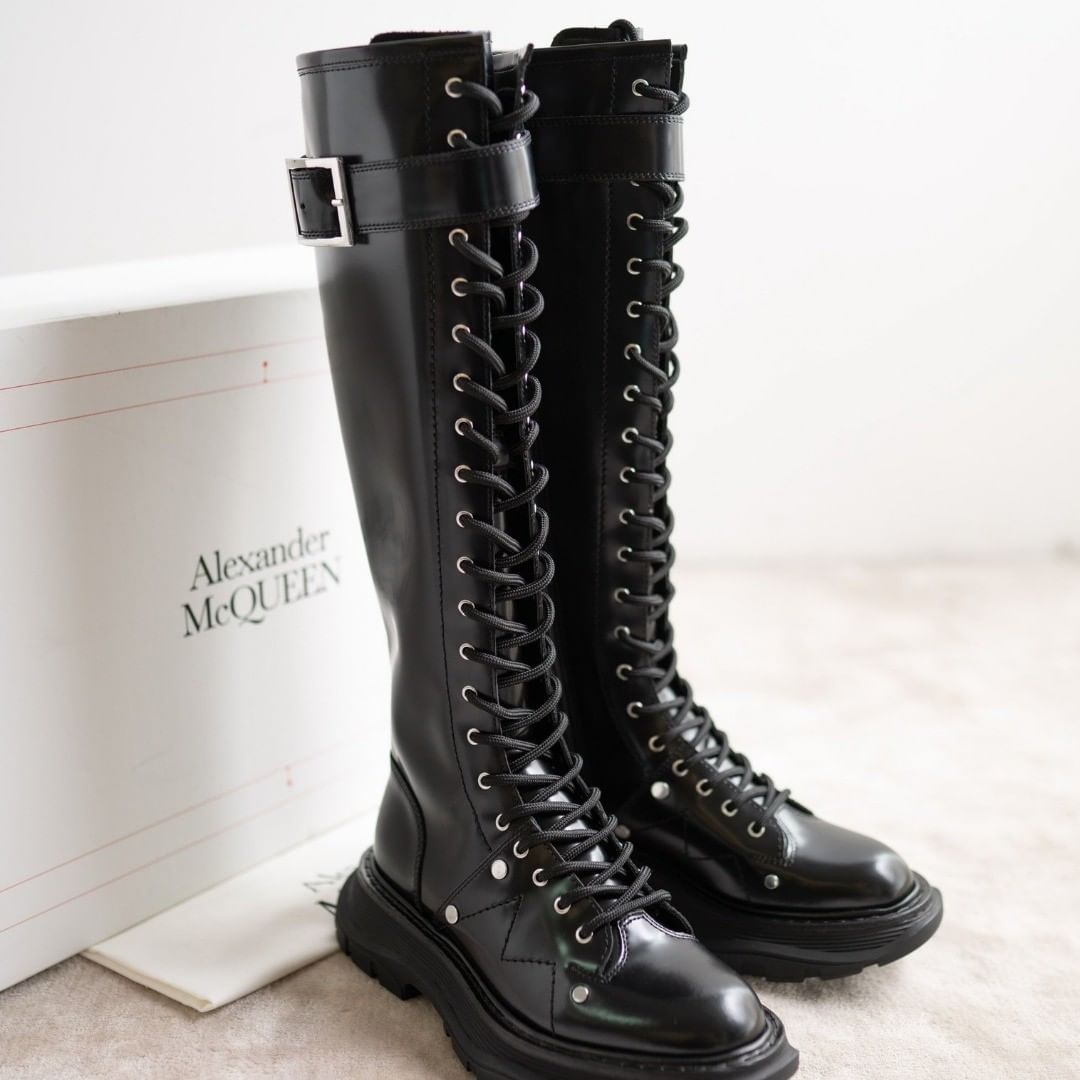 Alexander Mcqueen Tread Lace-up Leather Boots In Black