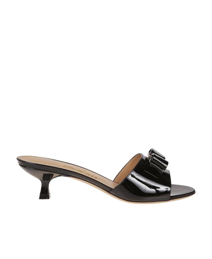 Ferragamo Vara Bow Sandals In Black