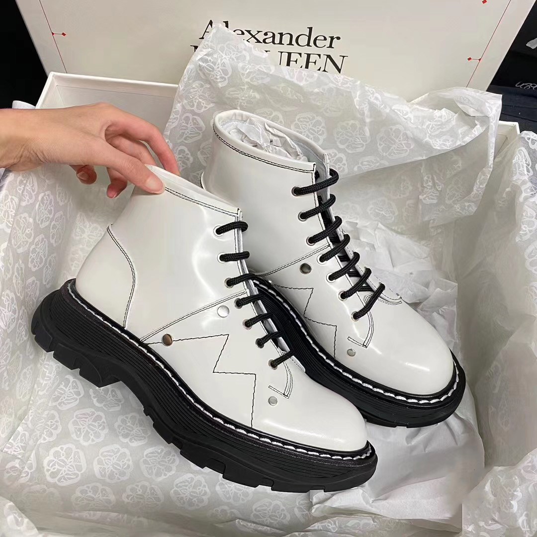 Alexander Mcqueen Tread Lace-up Leather Boots In White