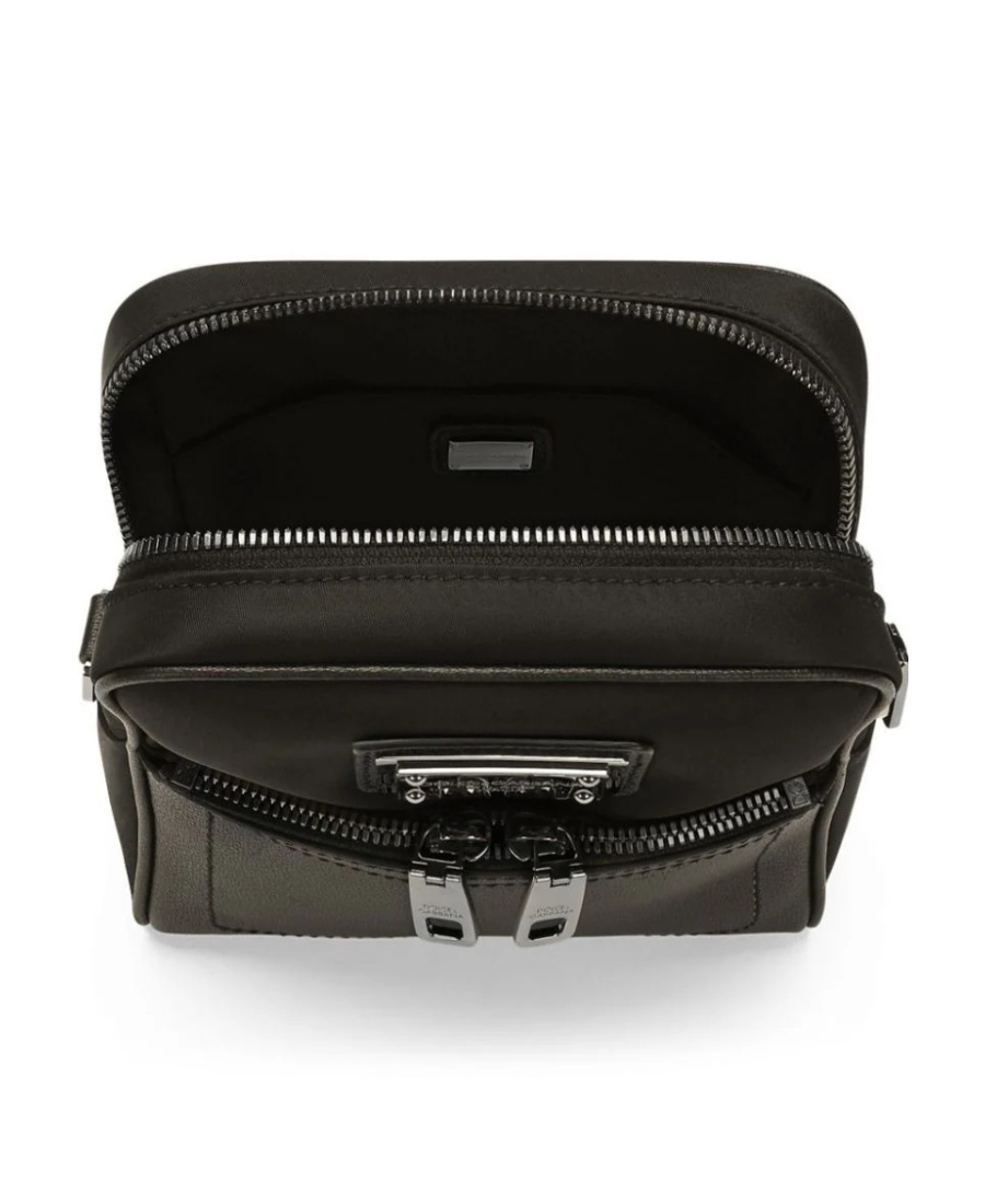 Dolce & Gabbana Logo-plaque Zip-fastening Messenger Bag In Black