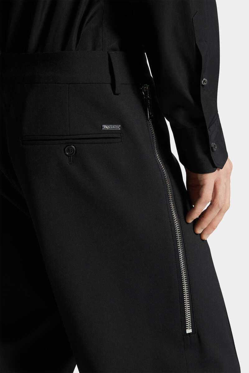 Dsquared2 Side Zip Detailed Relax Pants In Black