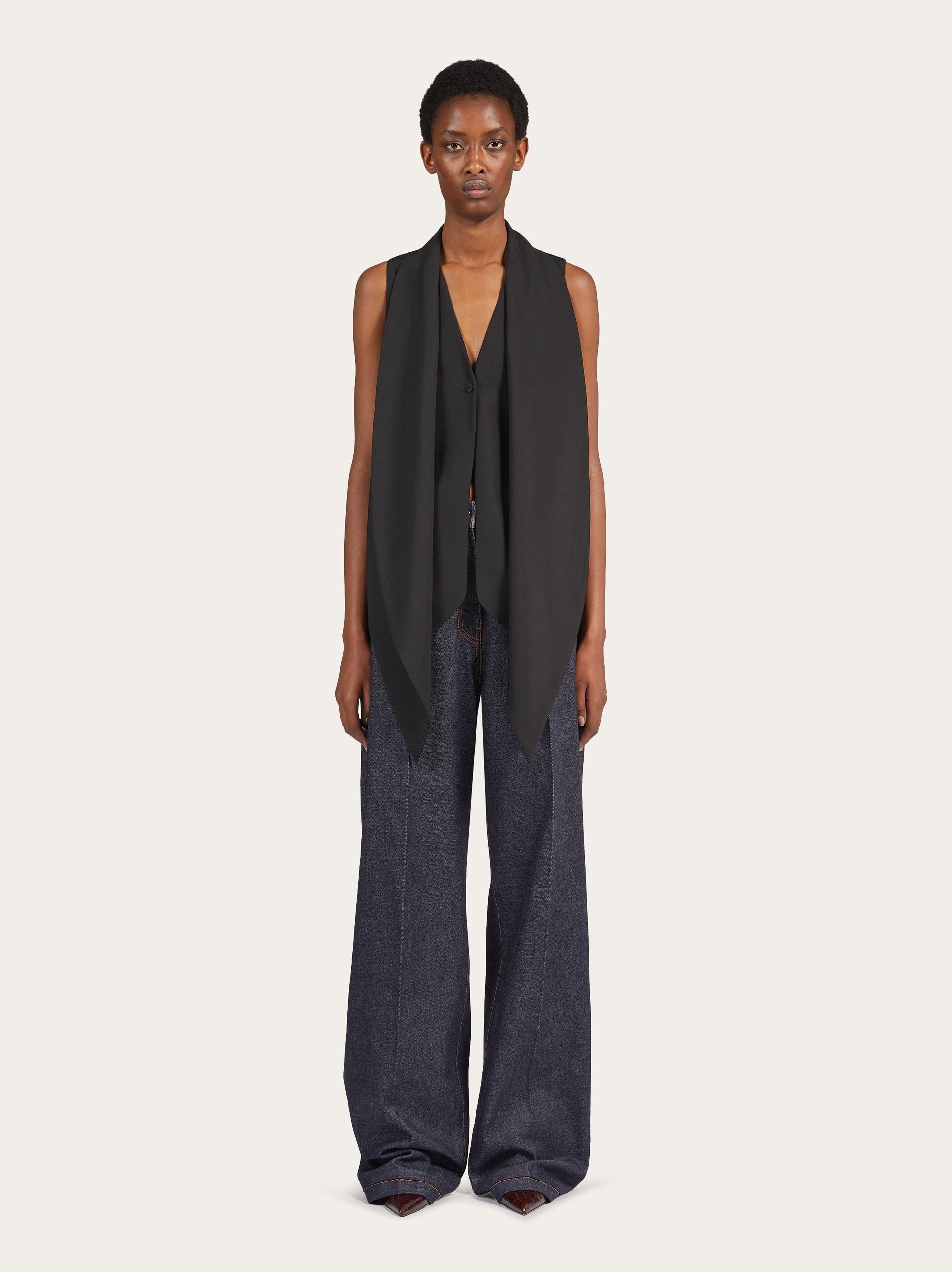 Ferragamo Salvatore Pointed Hem Straight Cut Back Waistcoat In Black