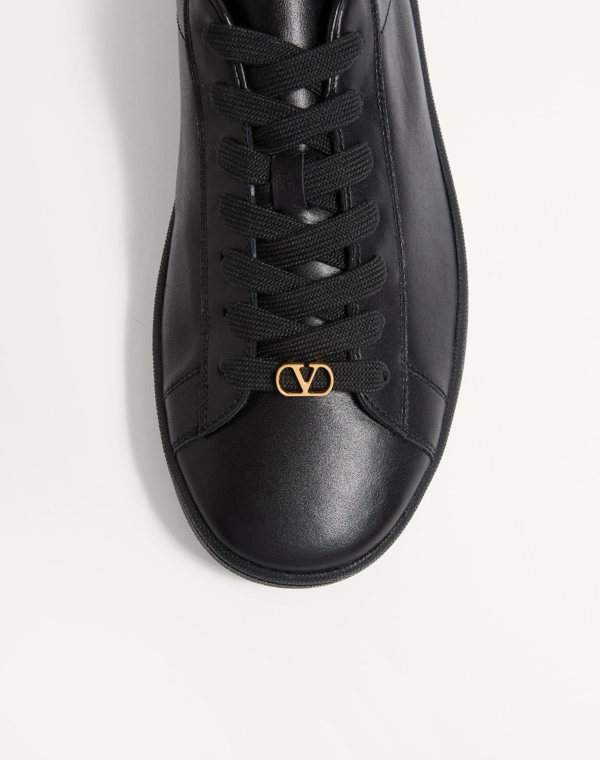 Valentino Royco Signature Brass Vlogo Low-top Sneakers In Black