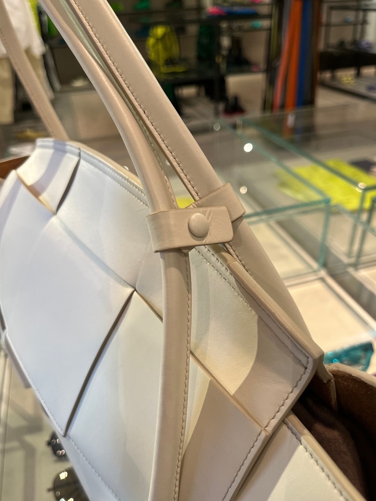 Bottega Veneta Medium Arco Shoulder Bag In Gray