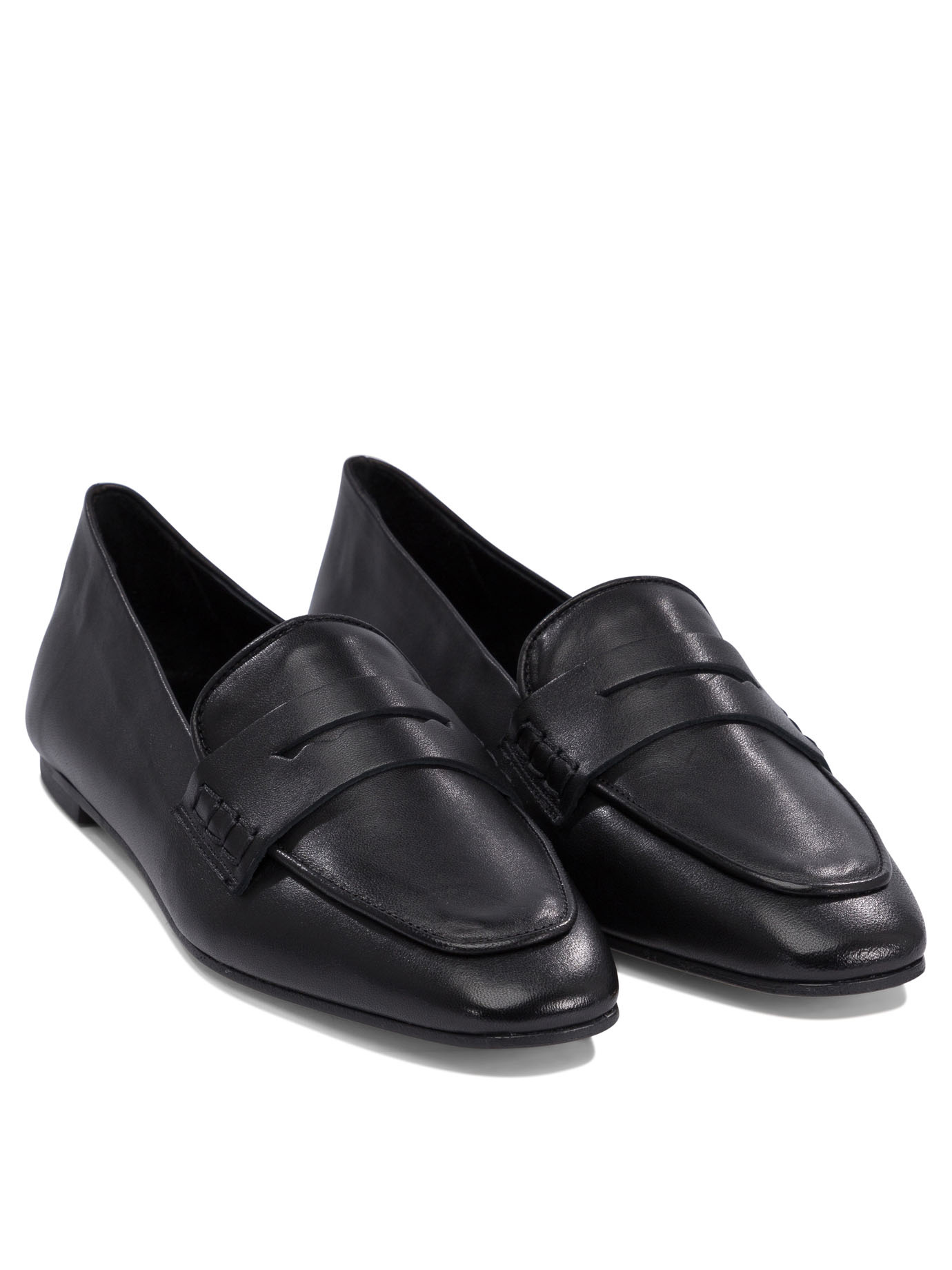 Aeyde Round Head Loafer Shoes In Black
