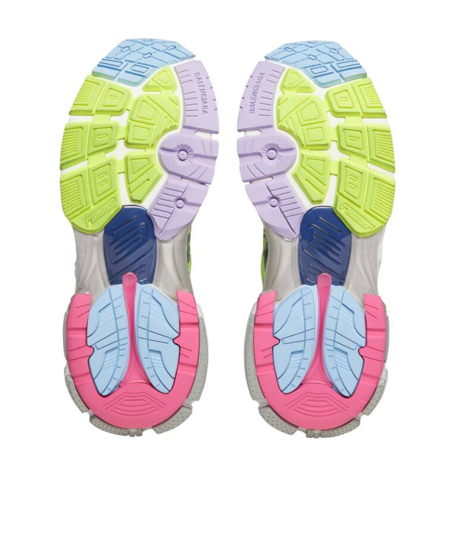 Shop Balenciaga Sneakers Runner Da Donna In Grigio In White
