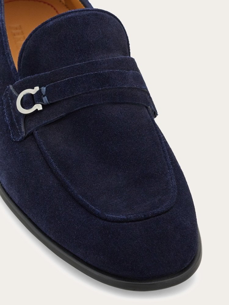 Ferragamo Logo Loafers In Black